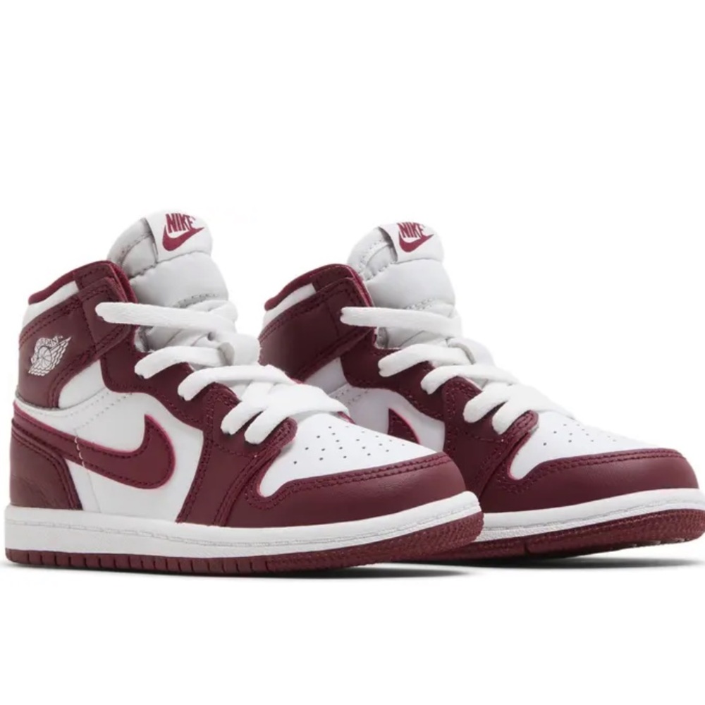 Nike Kids Sneakers in White and Burgundy‎